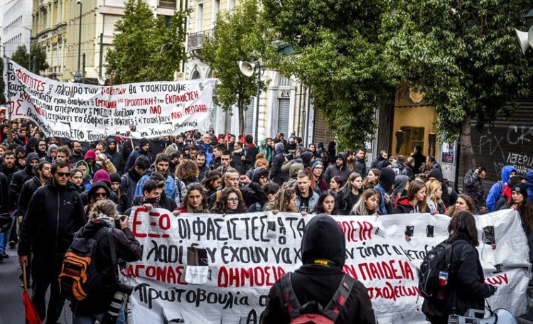 Μαθητικό μπλόκο στο φασιστικό ρεσάλτο