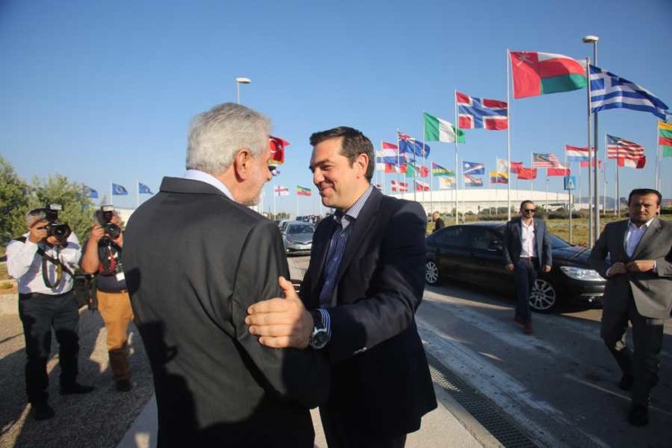 Συνταγματικά προνόμια στη… συντεχνία των εφοπλιστών