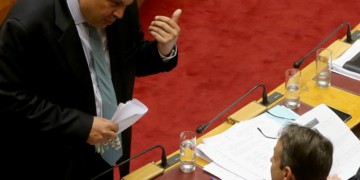 Ρευστότητα και υποκρισία τα χαρακτηριστικά του πολιτικού σκηνικού