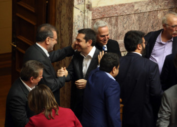 Πως ψηφίστηκε η συμφωνία-πολιτικό μπλέντερ!