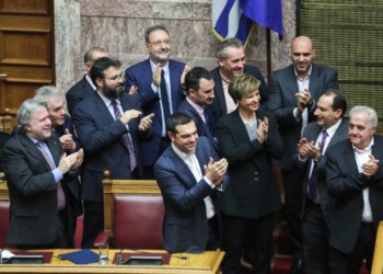 Ψήφος συναλλαγής στην κυβέρνηση Τσίπρα με ευρωνατοϊκή «ομπρέλα»