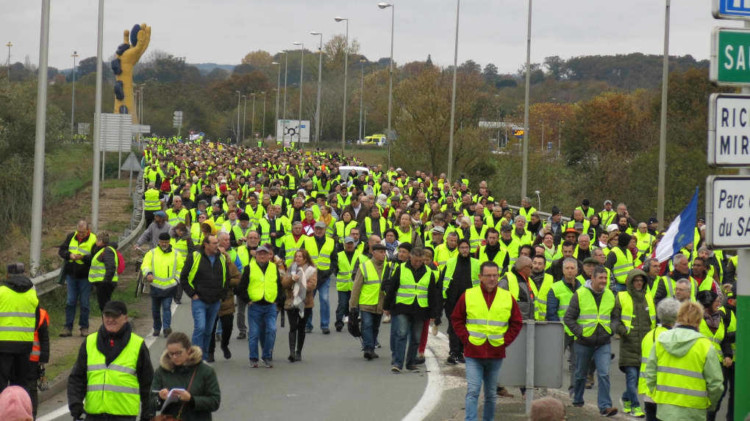 La mobilisation des gilets jaunes ne faiblit pas