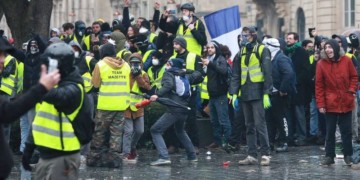 Entre les deux mâchoires de l’etau d’extreme-droite