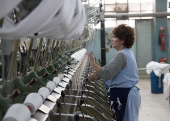 «Ανάπτυξη» με… μαύρη εργασία σε τουρισμό, εμπόριο και εστίαση