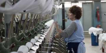 «Ανάπτυξη» με… μαύρη εργασία σε τουρισμό, εμπόριο και εστίαση
