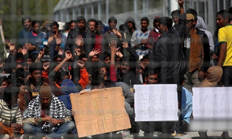 Λέσβος-Σάμος: Επικίνδυνη δεξιά στροφή του ΚΚΕ στο προσφυγικό