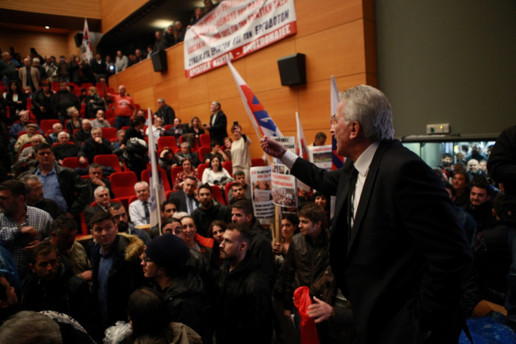 Στον βάλτο της σήψης η ΓΣΕΕ