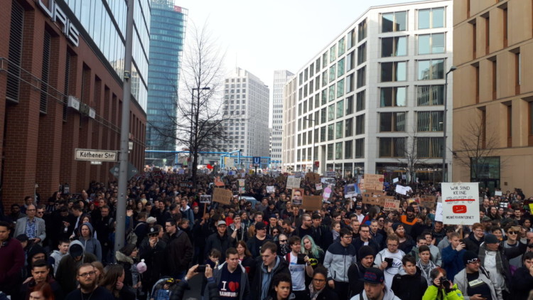 Υπερψηφίστηκε η οδηγία της ΕΕ για λογοκρισία-φίμωση του ίντερνετ, ο αγώνας συνεχίζεται