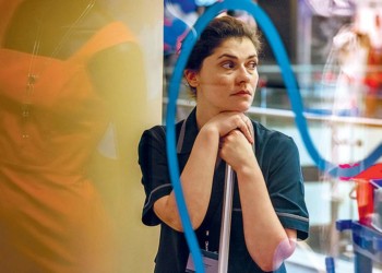 Η Δουλειά της: Η «αόρατη» γυναίκα της κρίσης αποκτά τον κινηματογραφικό χρόνο που της αναλογεί
