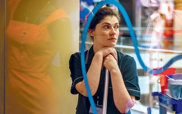 Η Δουλειά της: Η «αόρατη» γυναίκα της κρίσης αποκτά τον κινηματογραφικό χρόνο που της αναλογεί