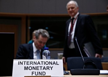 Κάτω από το προεκλογικό χαλί οι οδηγίες του Τόμσεν