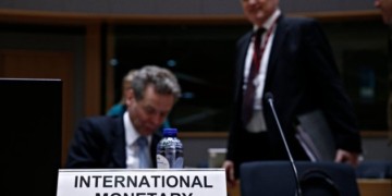 Κάτω από το προεκλογικό χαλί οι οδηγίες του Τόμσεν