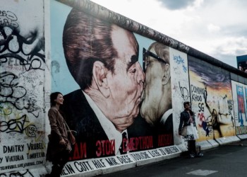 Το «σχισμένο παραπέτασμα» του ΣΥΡΙΖΑ