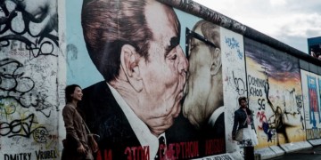 Το «σχισμένο παραπέτασμα» του ΣΥΡΙΖΑ