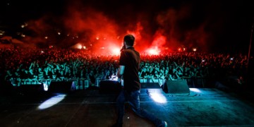 Λεξ: Ο δρόμος γράφει πάλι ποιήματα