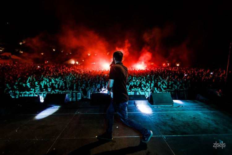 Λεξ: Ο δρόμος γράφει πάλι ποιήματα