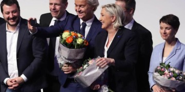 Αντίδραση σε παραλλαγές και μαύρο φόντο στην ΕΕ