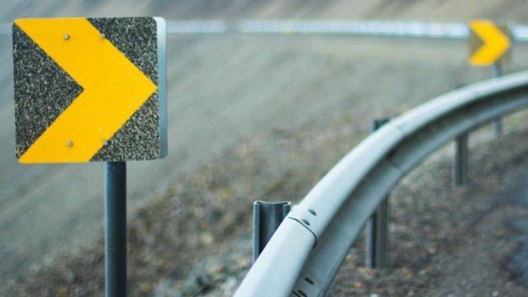 Συντηρητική αναδίπλωση και νέος δικομματισμός