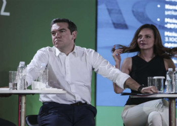 Αλέξη, πες μου άλλο ένα ψέμα να αποκοιμηθώ….