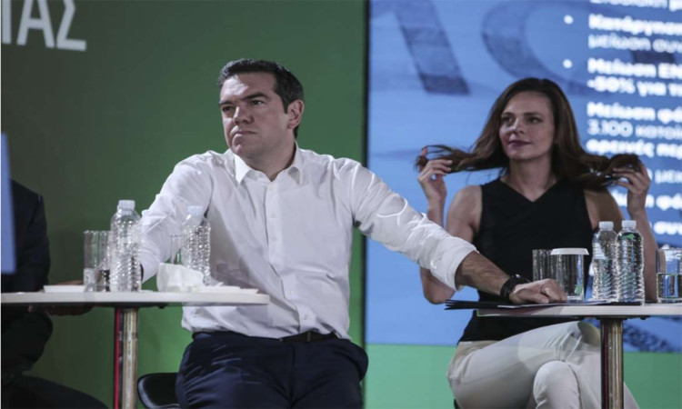 Αλέξη, πες μου άλλο ένα ψέμα να αποκοιμηθώ….