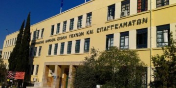 Απόλυση καθαριστριών για δεδουλευμένα