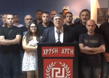 Παλιοί και νέοι διαχειριστές της ακροδεξιάς πολυκατοικίας