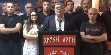 Παλιοί και νέοι διαχειριστές της ακροδεξιάς πολυκατοικίας