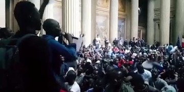 Γαλλία: Μαύρα και Κίτρινα Γιλέκα αντίστασης σε κράτος και αφεντικά