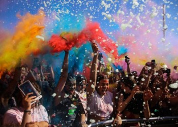 Colour Day: Πολύχρωμοι χορηγοί, ασπρόμαυρη ζωή