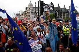 Βρετανία: Σε πλήρη εξέλιξη το διπλό πραξικόπημα