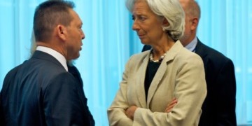 Ψεύτικες υποσχέσεις, παρά τις απειλές νέας ύφεσης