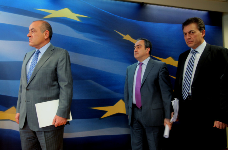 Διάλυση συµβάσεων, µπλόκο σε απεργίες