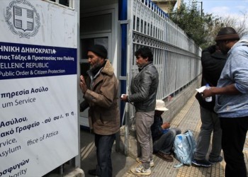 Κυβέρνηση: ΄Eξω δικαιώματα και πρόσφυγες από τη χώρα