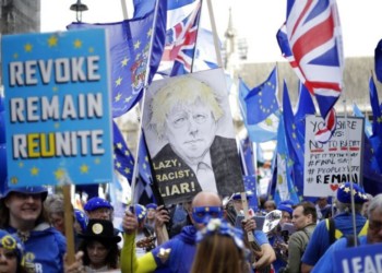 Πολιτική τρικυμία προκαλεί το Brexit