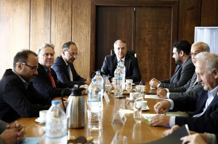 Ψήφος αποδήμων: Συναίνεση σε εθνική βάση, με κομματική ιδιοτέλεια