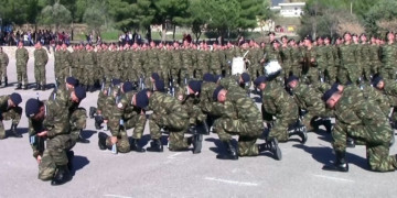 Σφαίρες κατά φαντάρων