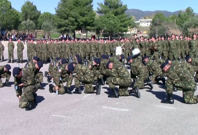 Σφαίρες κατά φαντάρων