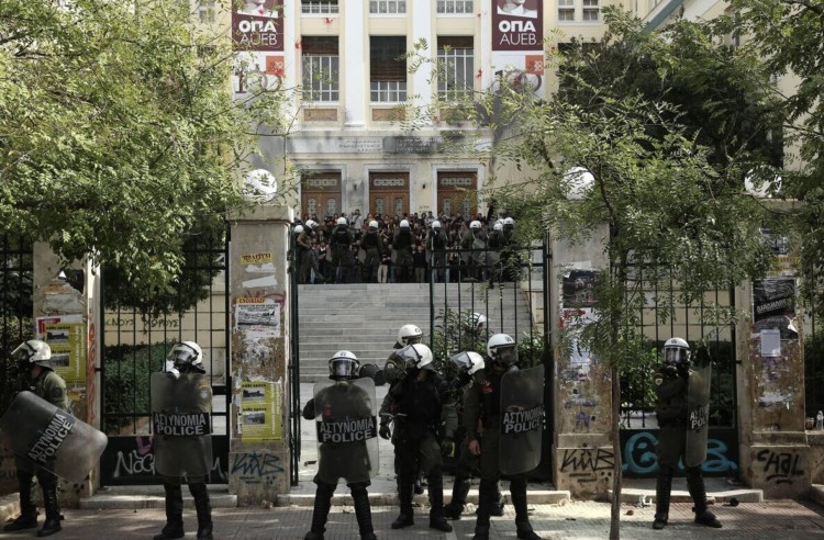 ΝΔ και ΣΥΡΙΖΑ: Μια βολική αντιπαράθεση στις πλάτες του κινήματος