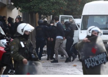 Βαράνε δυο, βαράνε τρεις, βαράνε χίλιους δεκατρείς…