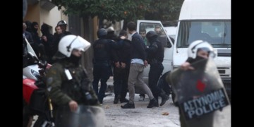 Βαράνε δυο, βαράνε τρεις, βαράνε χίλιους δεκατρείς…