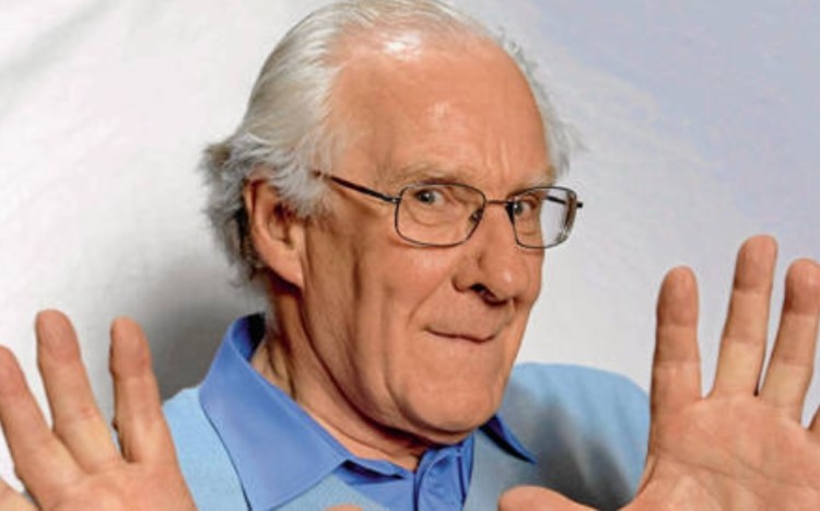 Στο Πριν αυτής της Κυριακής: Συνεντεύξεις Αλέν Μπαντιού και Σεραφείμ Σεφεριάδη