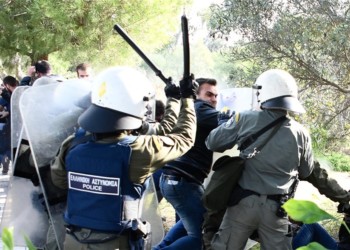 Ξεσηκωμός για τις ελευθερίες μπροστά στην 6η Δεκέμβρη