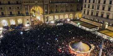 Οι «σαρδέλες» απέναντι στον Σαλβίνι