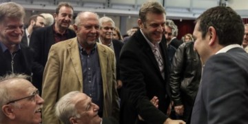 Ο ήλιος του ΠΑΣΟΚ έδυσε στη Χαριλάου Τρικούπη και ανατέλλει στην Κουμουνδούρου