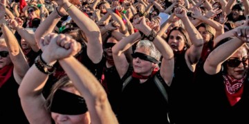 Εξέγερση με άρωμα γυναίκας