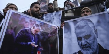 Όποιος δεν είναι μαζί μας, είναι μελλοθάνατος!