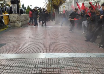 Χημικά και ΜΑΤ κατά φοιτητών-εκπαιδευτικών
