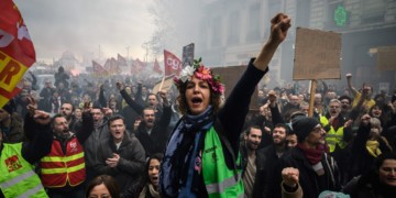 Η απεργία στη Γαλλία μπροστά σε κρίσιμο σταυροδρόμι