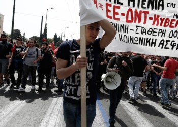 Στρατηγικός επανεξοπλισμός για τη μάχη του ασφαλιστικού