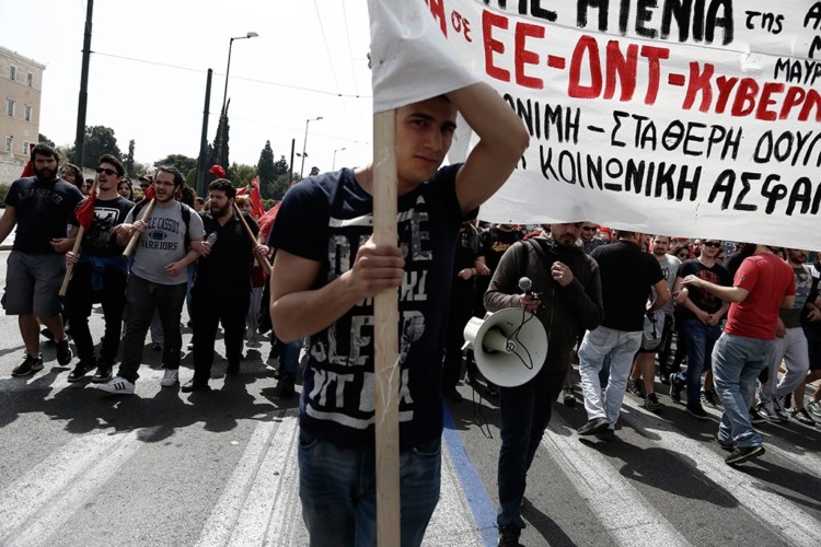 Στρατηγικός επανεξοπλισμός για τη μάχη του ασφαλιστικού